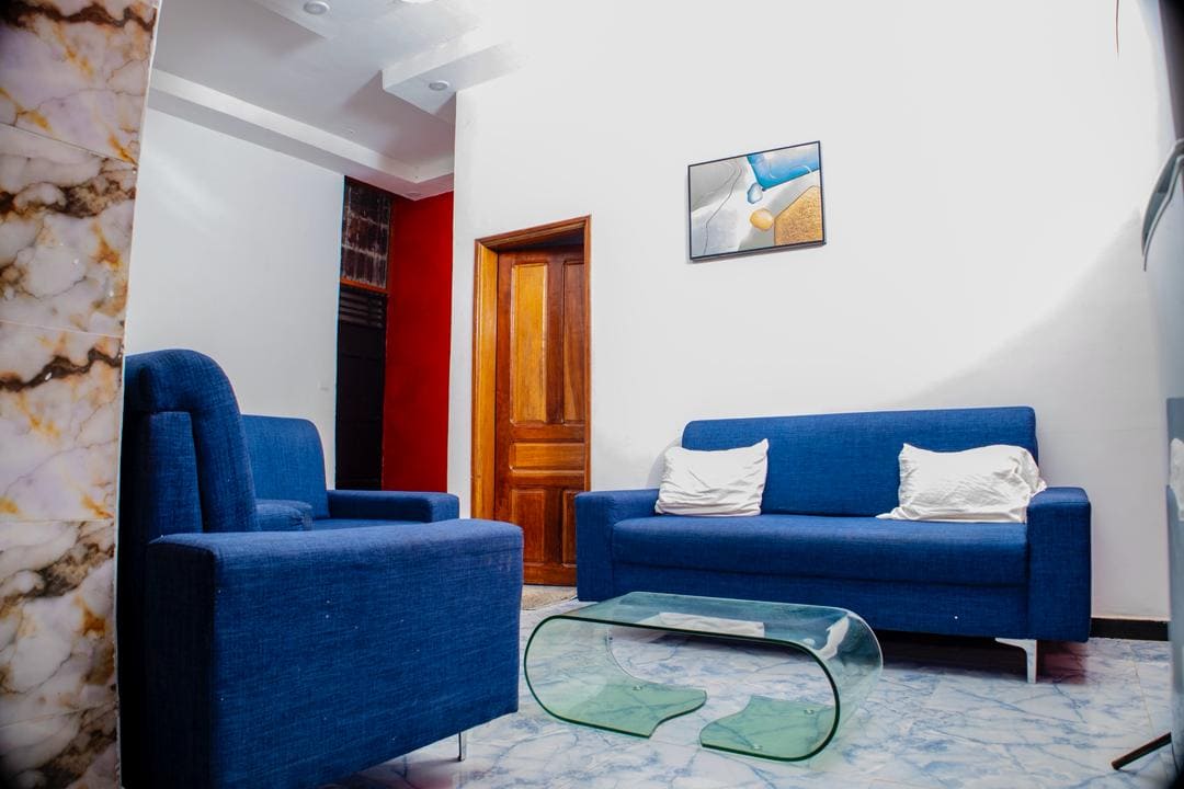 Appartement 1 - Salon avec canapé et table basse